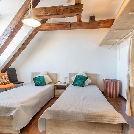 Mansard In Old Town Apartment รีกา ภายนอก รูปภาพ
